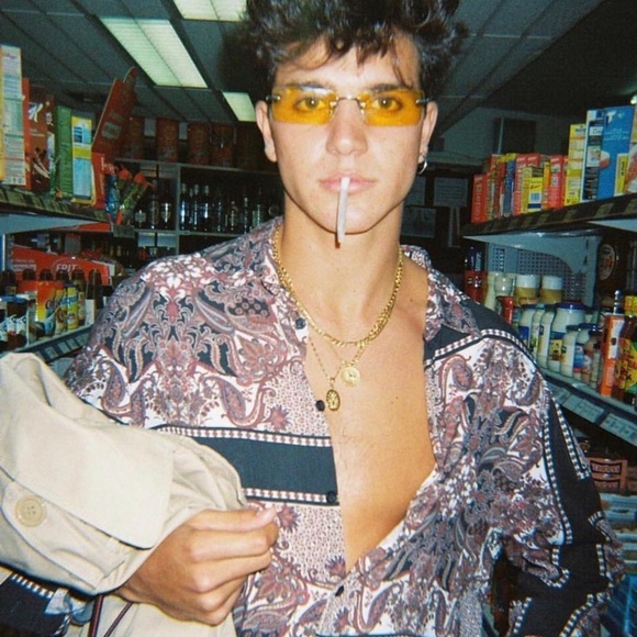 H&M shirt - Picture 2 of 7